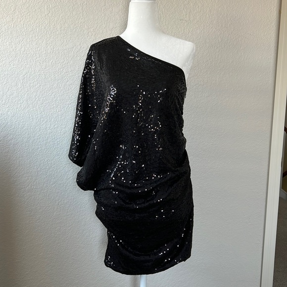 Guess by Marciano Dresses & Skirts - Guess by Marciano One shoulder black sequins mini dress